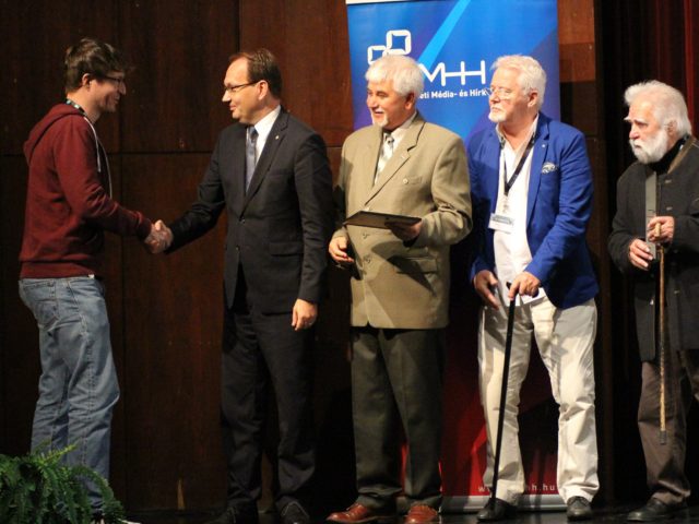 GÁLAÜNNEPSÉGEN ADTÁK ÁT A HÉT DOMB FILMFESZTIVÁL ELISMERÉSEIT GÁLAÜNNEPSÉGEN ADTÁK ÁT A HÉT DOMB FILMFESZTIVÁL ELISMERÉSEIT