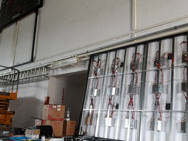 CSÚCSTECHNIKA A SPORTCSARNOKBAN CSÚCSTECHNIKA A SPORTCSARNOKBAN