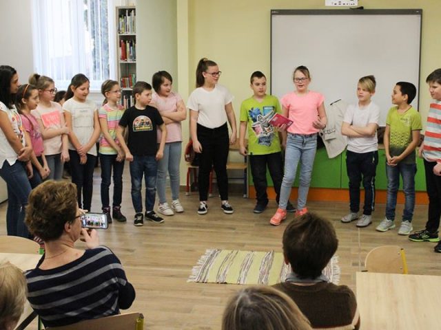 KITÁRULNAK A DÍNÓBIRODALOM KAPUI KITÁRULNAK A DÍNÓBIRODALOM KAPUI