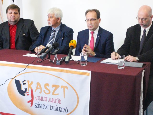 JUBILEUMI KASZT TÍZ VERSENYDARABBAL JUBILEUMI KASZT TÍZ VERSENYDARABBAL