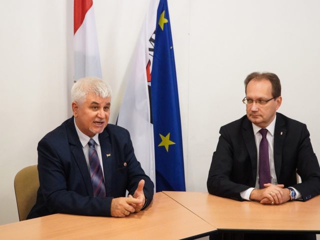162 MILLIÓS KORMÁNYZATI TÁMOGATÁS KOMLÓNAK 162 MILLIÓS KORMÁNYZATI TÁMOGATÁS KOMLÓNAK